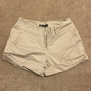 Creme Short with Pockets